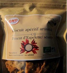 BISCUIT APERITIF AU PIMENT D4ESPELETTE ET GRAINE DE SESAME